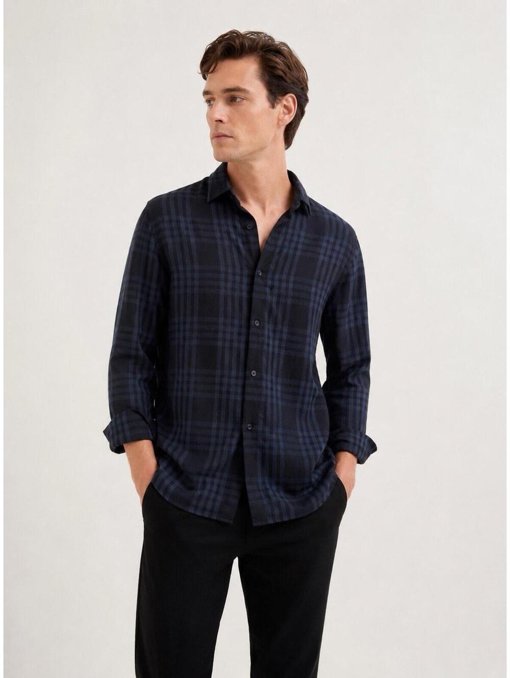 Vince Classic Fit Plaid Button Up Shirt Men’s Medium Navy Black Rayon